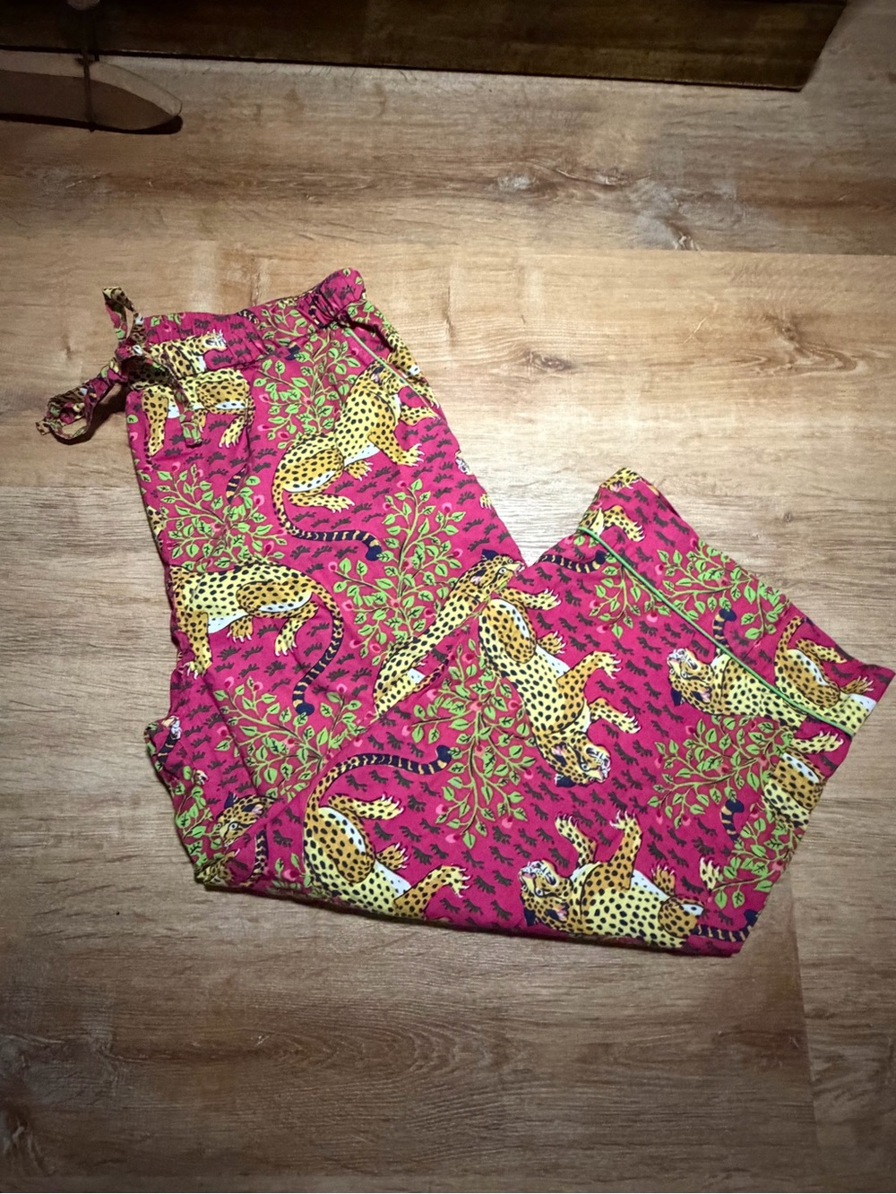 Printfresh Cotton Pink Leopard Print Tie-Waist Maximalism Capri Lounge Pants